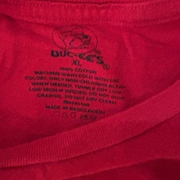 Buc-ees Red Graphic T-Shirt - Picture 2 of 3